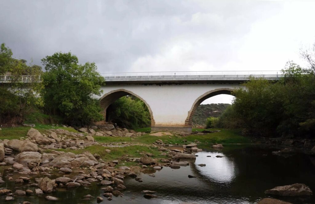 Ponte Medieval Pavia Malarranha scaled 1